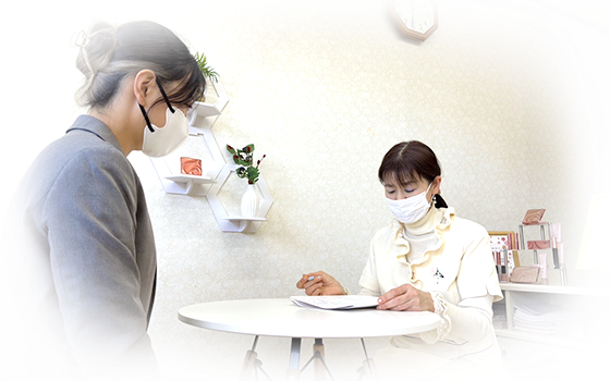 一人ひとりのお肌悩みをカウンセリング